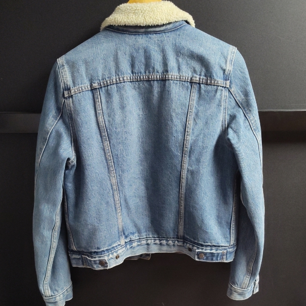 Levi's Light Blue Denim Jacket with Cream Sherpa Collar - Picture 3 of 4